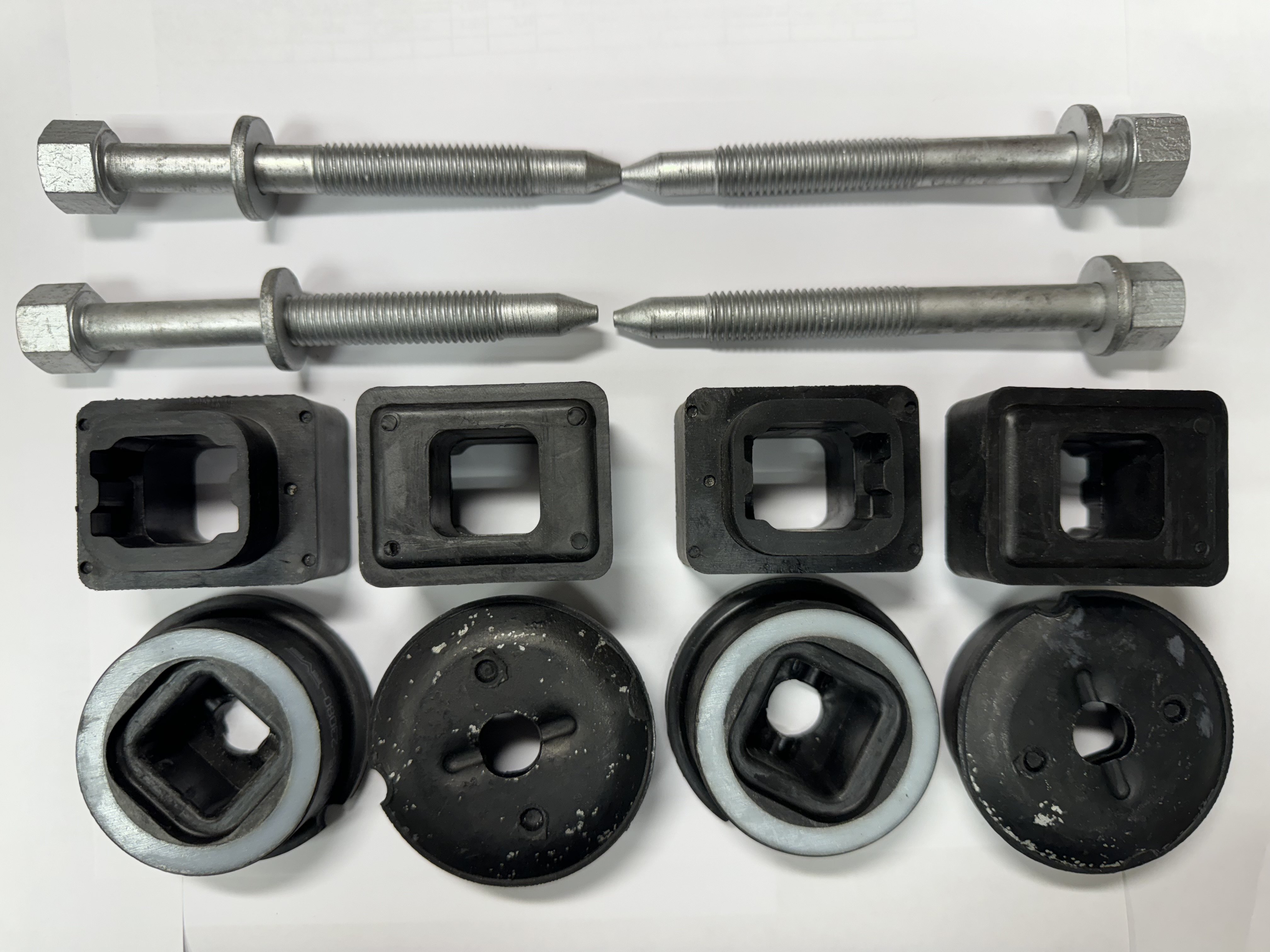 Подушка підрамника Комплект 8 штук з болтами Dorman 523541 Dodge Caravan, Grand Caravan; Chrysler Town & Country, Voyager — запчастина Jeep — купити в Україні J
